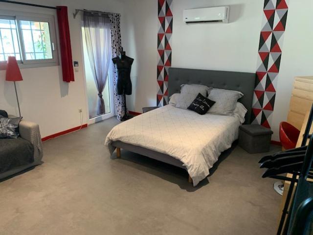 Grand Studio Avec Terrasse Apartment Vauvert Exterior photo